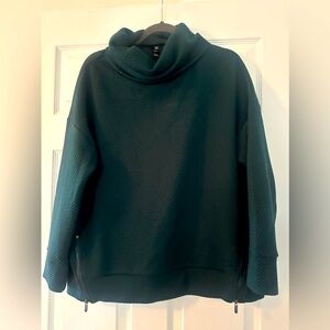 Gap Fit sweatshirt. Size large, hunter green.